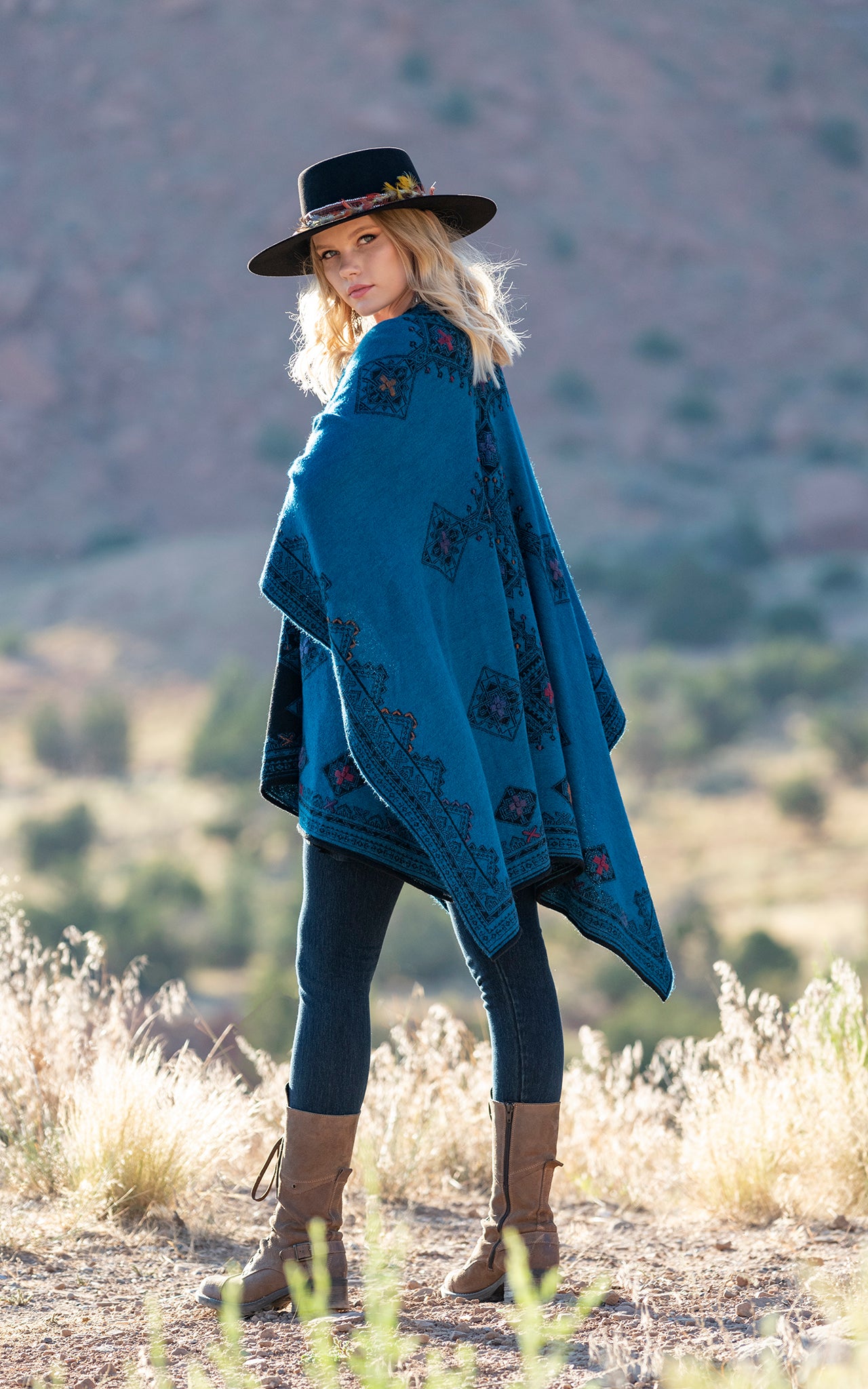 Alpaca Ruana, Nazca, Black/Teal – Passementrie